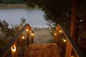 Cozy Waterfront Cottage